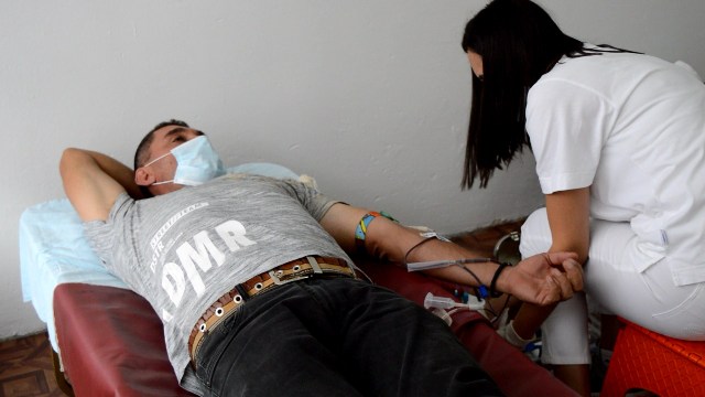 Собрани 25 крвни единици на  крводарителска акција во Црвен крст Кочани